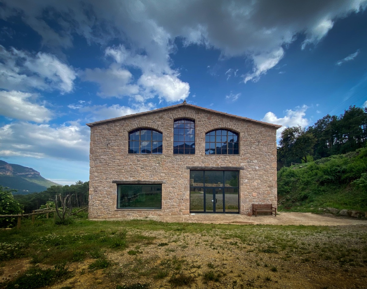 Façana de pedra de l’estudi de gravació