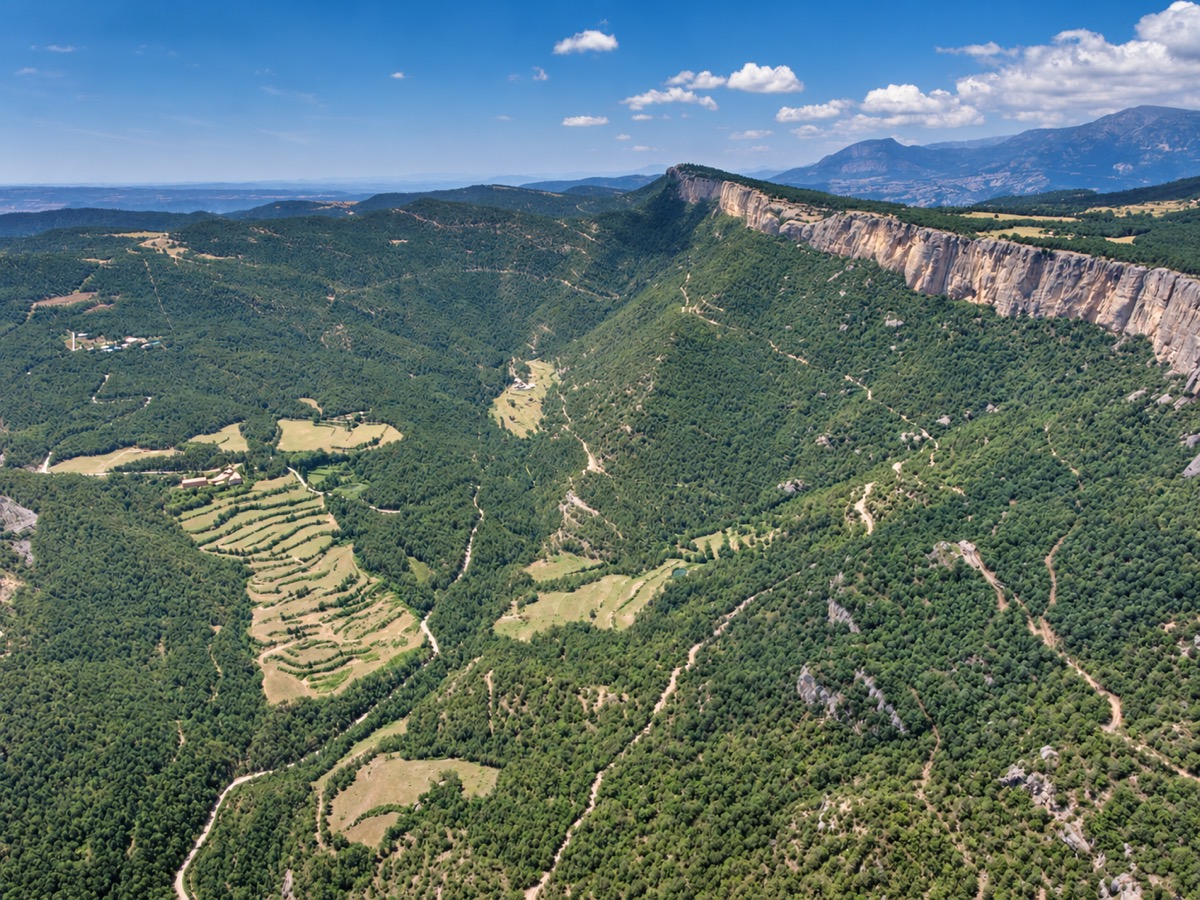 Vista de la Vall d’Ora i les cingleres del Solsonès